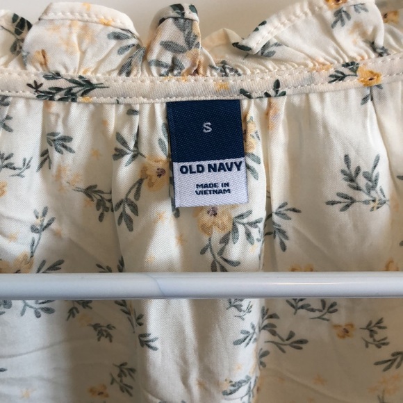 Old Navy Floral-Print Split-Neck Poet Blouse - Picture 5 of 5